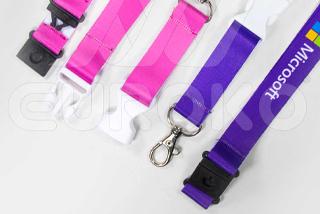 Lanyard con hebilla plástica y cierre de seguridad
